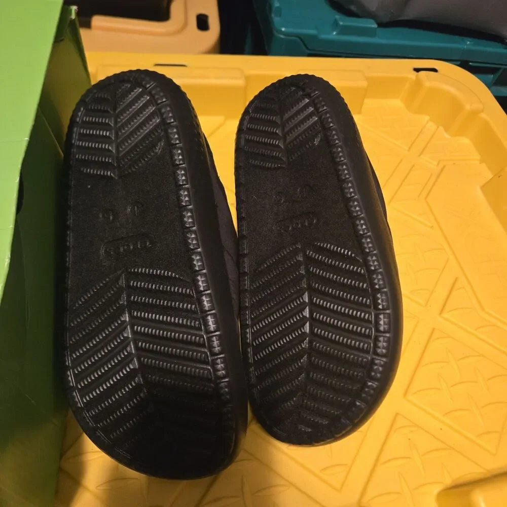 Crocs Classic Puff Moc 210706 Black/Black Unisex Slip On Shoes KIDS J6